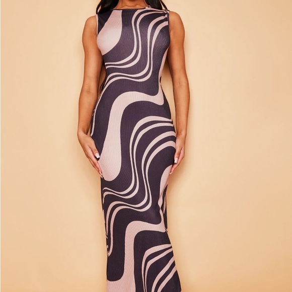 PRETTYLITTLETHING Abstract Ribbed Maxi Dress - Picture 1 of 6
